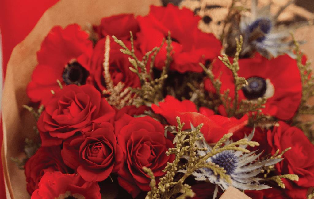 Valentino dienos žinutės ir sveikinimai su gėlėmis