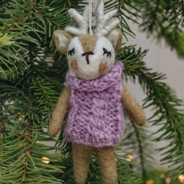 Pakabinama rankų darbo Kalėdų eglutės dekoracija iš veltinio „Elnias“