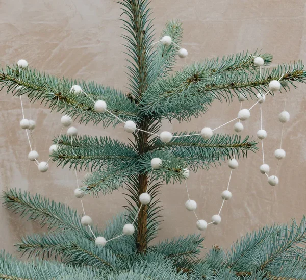 Pakabinama rankų darbo Kalėdų eglutės girlianda „Sniego kamuoliukai“