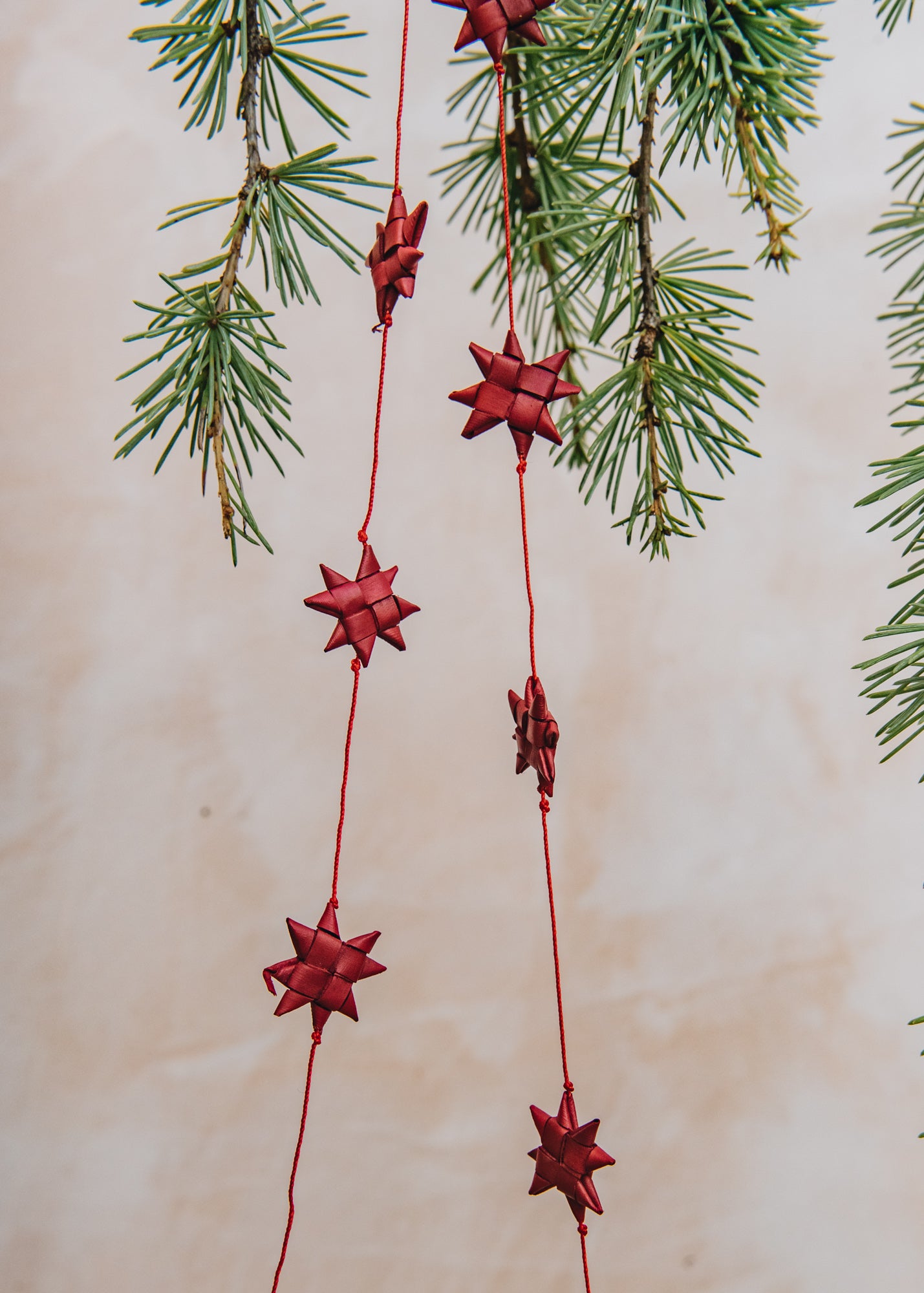 Pakabinama rankų darbo Kalėdinės eglutės girlianda „Žvaigždės“