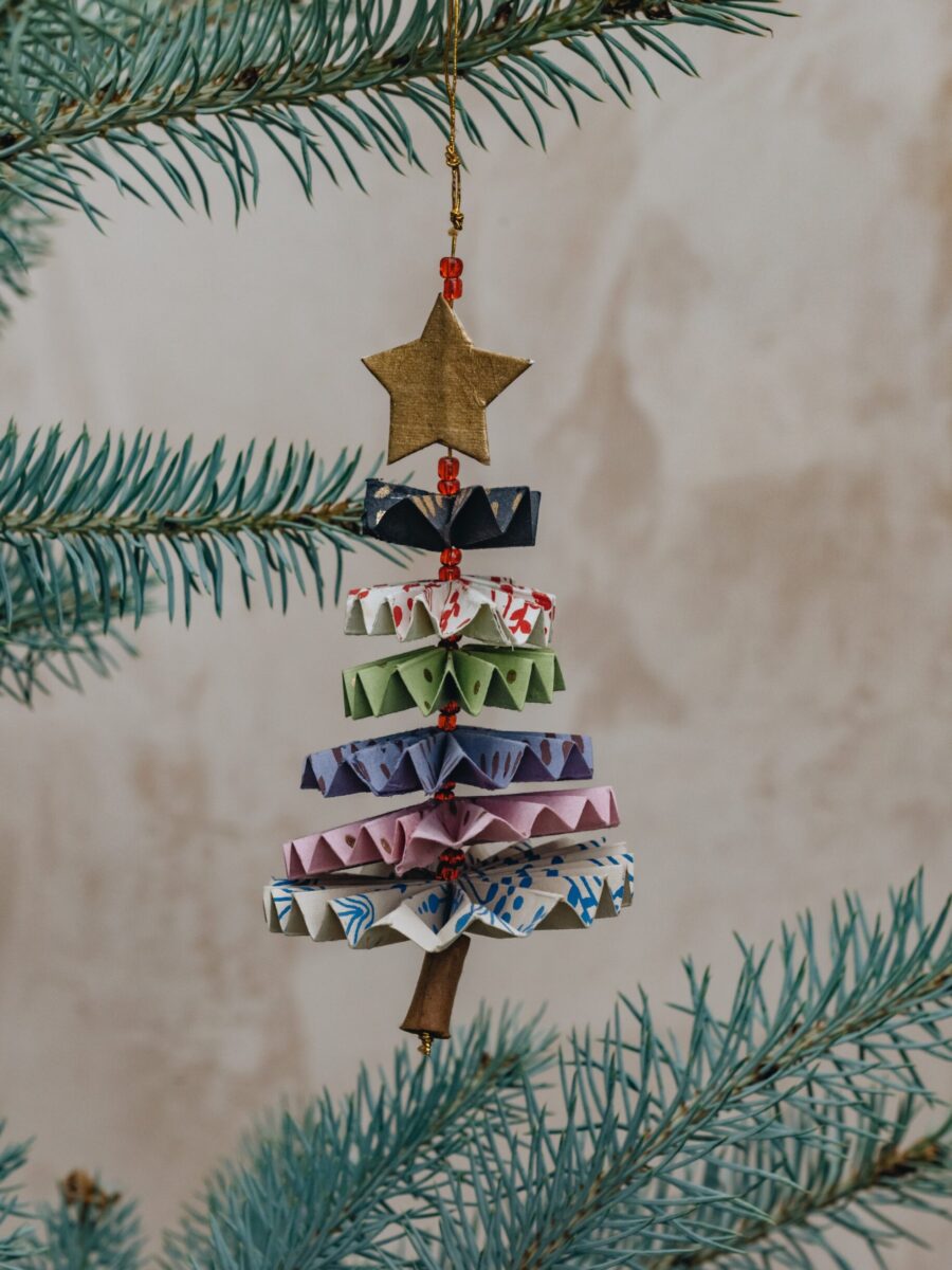 Pakabinama rankų darbo Kalėdinės eglutės dekoracija „Eglutė“