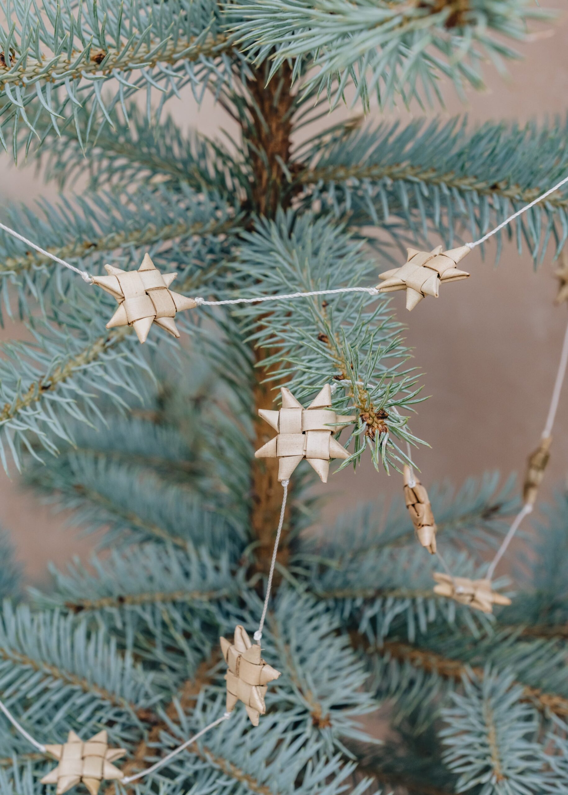 Pakabinama rankų darbo Kalėdinės eglutės girlianda „Žvaigždės“
