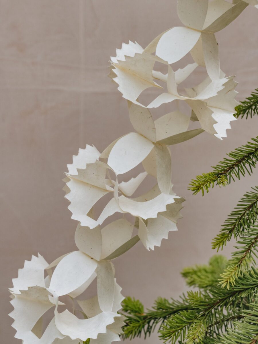 Pakabinama rankų darbo Kalėdinės eglutės girlianda