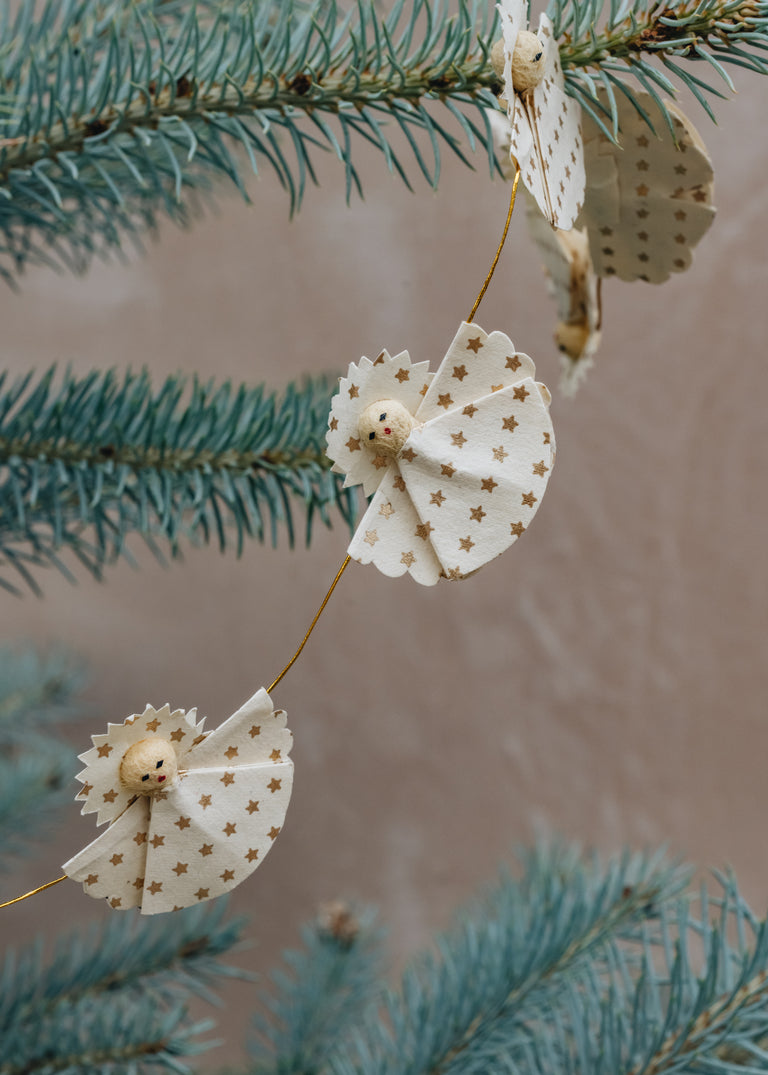 Pakabinama rankų darbo Kalėdinės eglutės girlianda „Angelai“