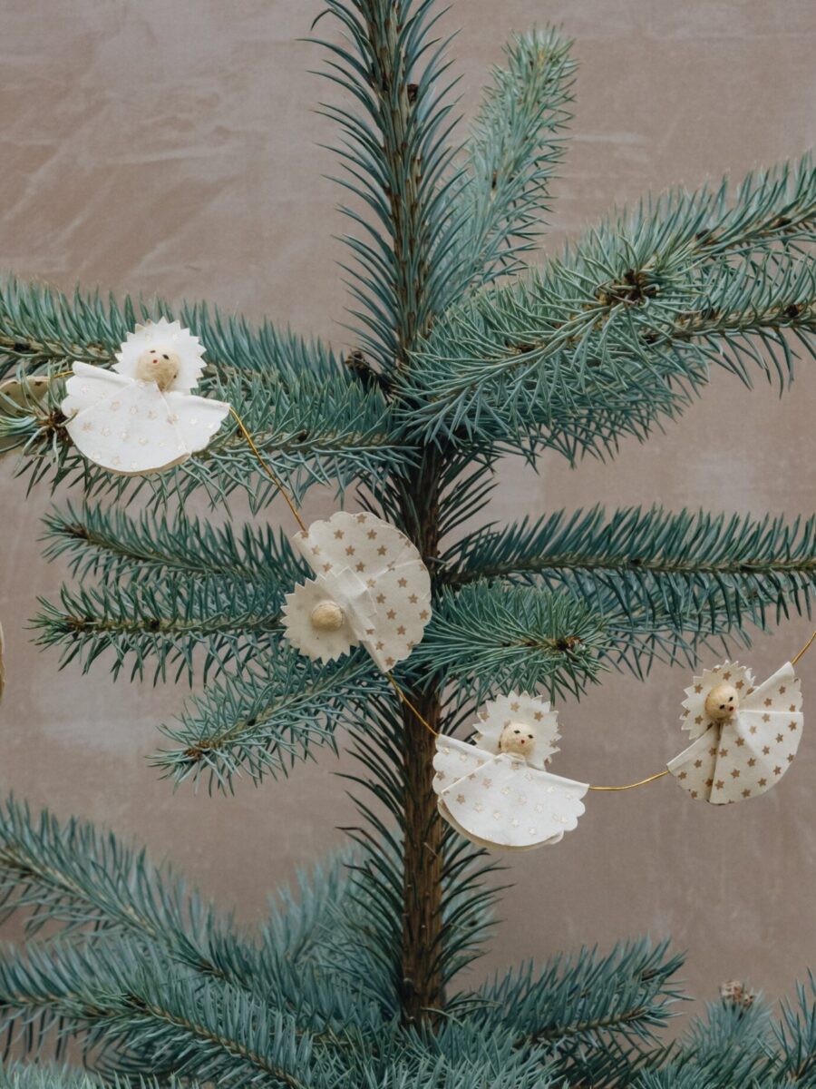 Pakabinama rankų darbo Kalėdinės eglutės girlianda „Angelai“