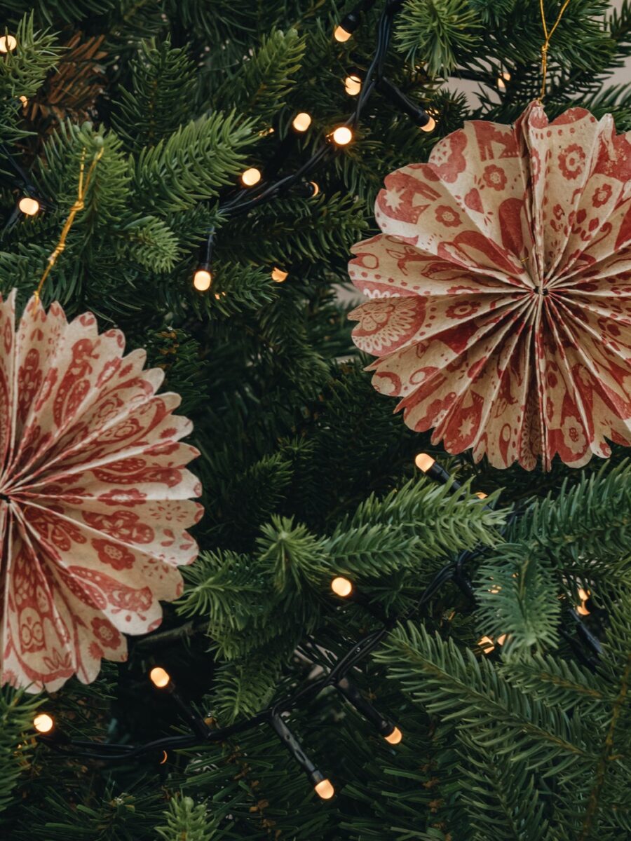 Pakabinama rankų darbo Kalėdinės eglutės dekoracija, 2 vnt.