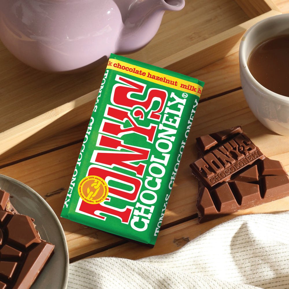 Pieniškas šokoladas „Tony's“, su lazdyno riešutais