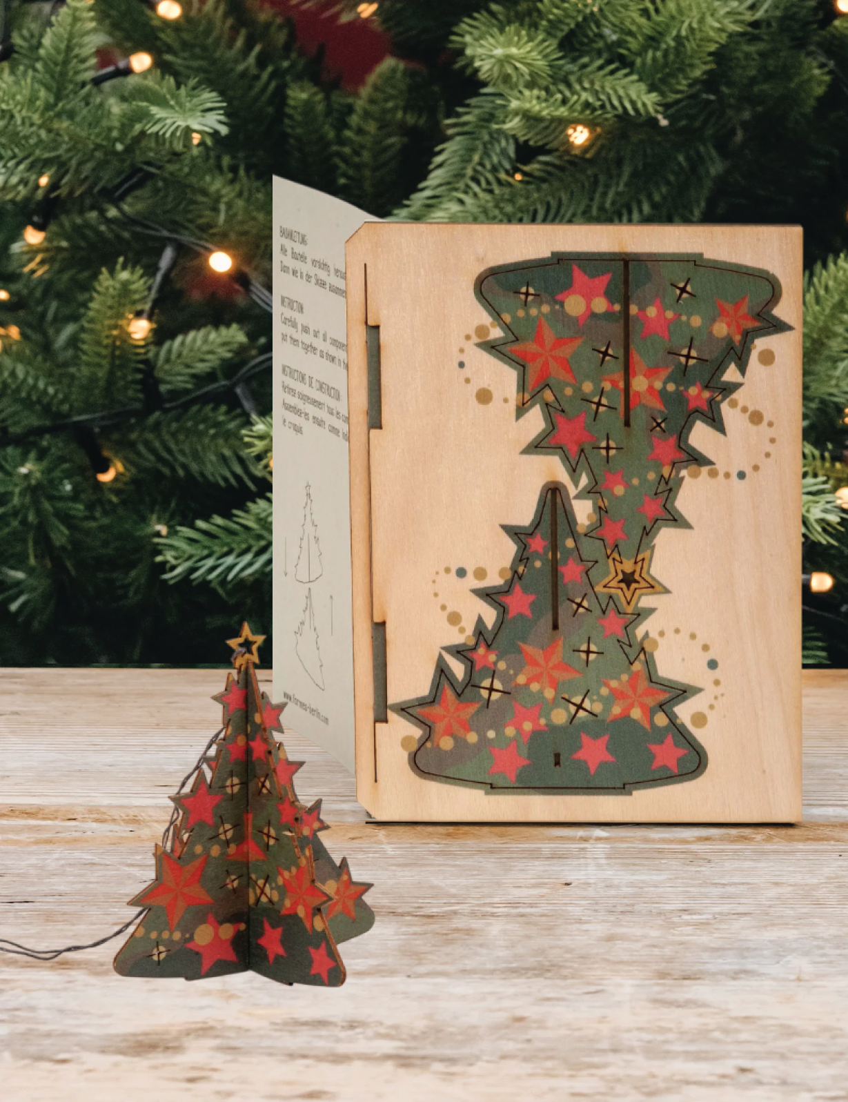Rankų darbo 3D medinis atvirukas–sudėliojama dekoracija „Kalėdų eglutė”
