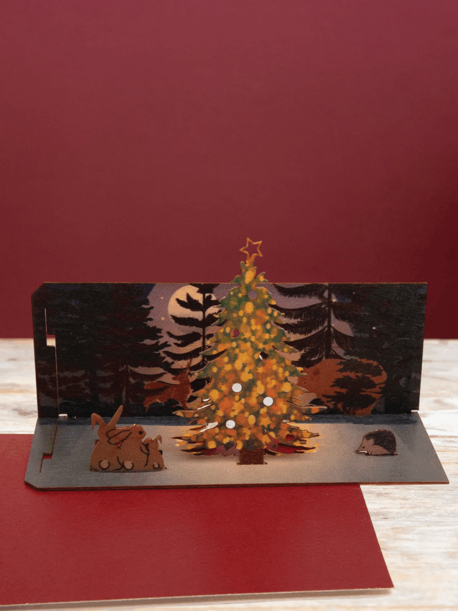 Rankų darbo 3D medinis atvirukas „Ryški Kalėdų eglutė”