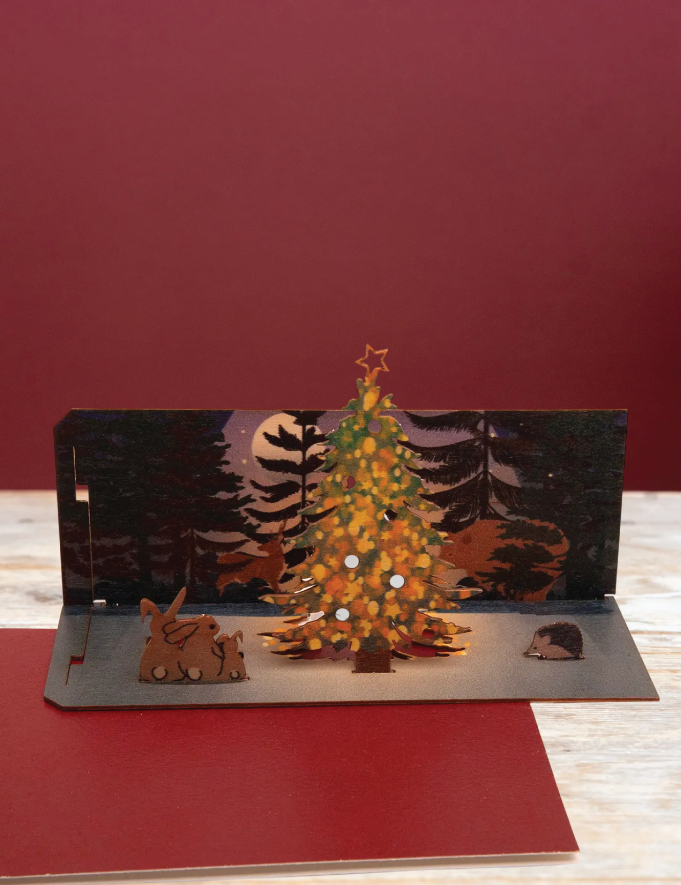 Rankų darbo 3D medinis atvirukas „Ryški Kalėdų eglutė”