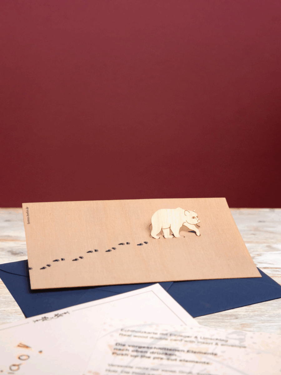 Rankų darbo 3D medinis atvirukas „Meška”