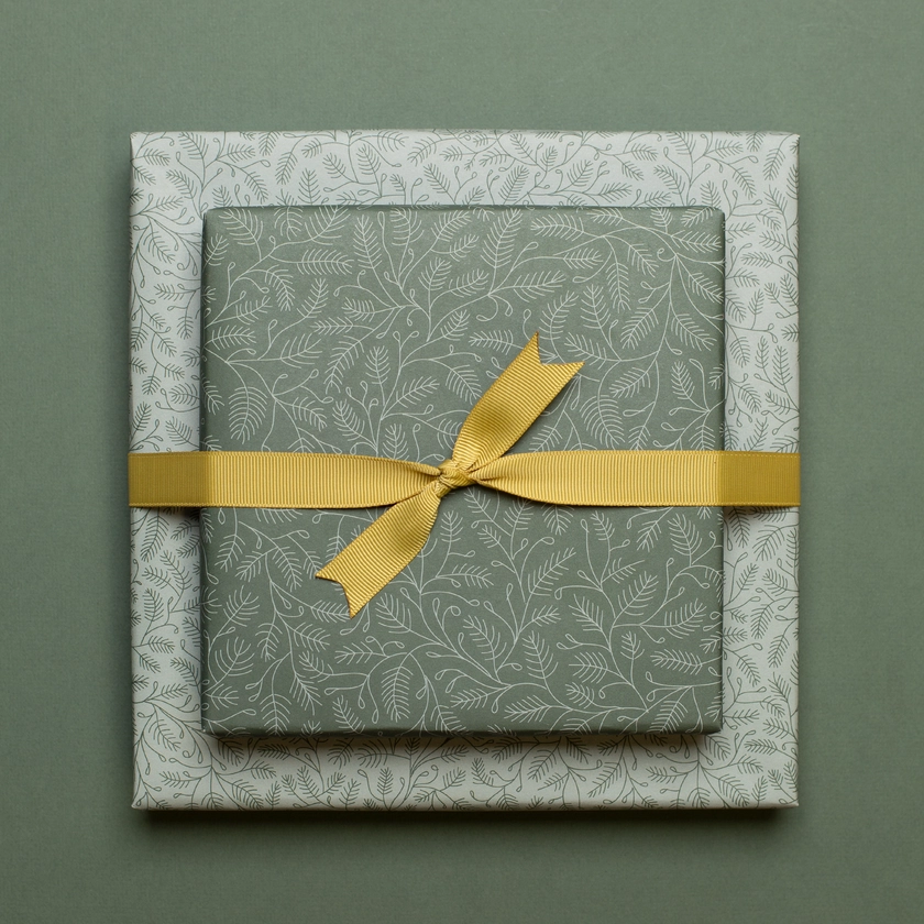 Dvipusis dovanų pakavimo popierius lapais „Pušies šakelės“