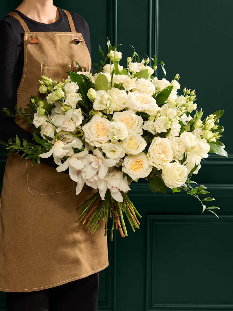 Prabangi rožių ir orchidėjų gėlių puokštė